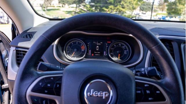 Photo of 2018 Patriot Blue Pearl Jeep Cherokee