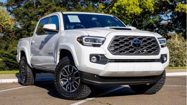 Photo of 2022 White Toyota Tacoma