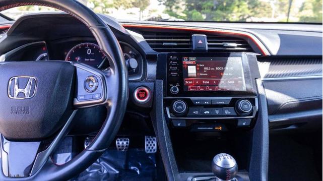 Photo of 2020 Lunar Silver Metallic Honda Civic Si