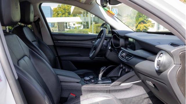 Photo of 2018 White Alfa Romeo Stelvio
