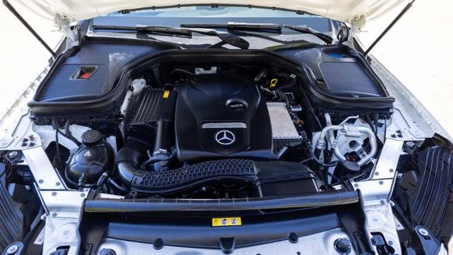 Photo of 2019 Diamond White Metallic Mercedes-Benz GLC 300