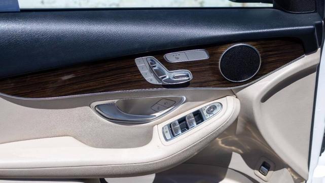 Photo of 2019 Diamond White Metallic Mercedes-Benz GLC 300