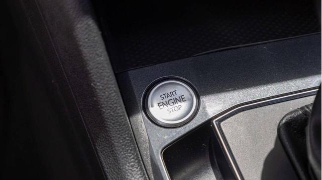 Photo of 2018 Silk Blue Metallic Volkswagen Tiguan