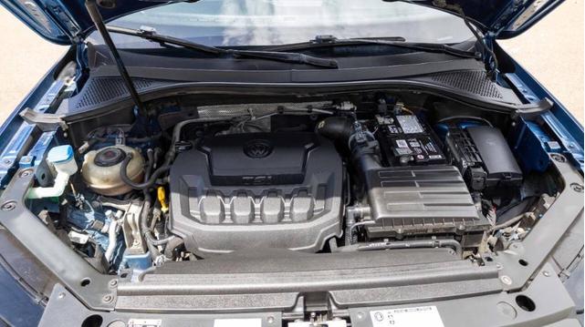 Photo of 2018 Silk Blue Metallic Volkswagen Tiguan
