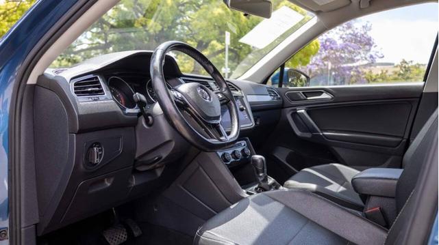 Photo of 2018 Silk Blue Metallic Volkswagen Tiguan