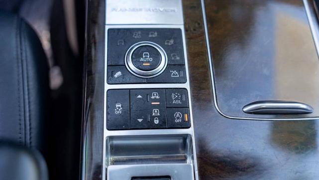 Photo of 2014 Causeway Gray Metallic Land Rover Range Rover