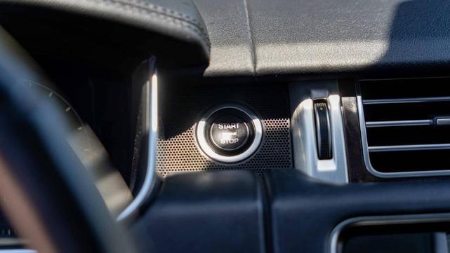Photo of 2014 Causeway Gray Metallic Land Rover Range Rover