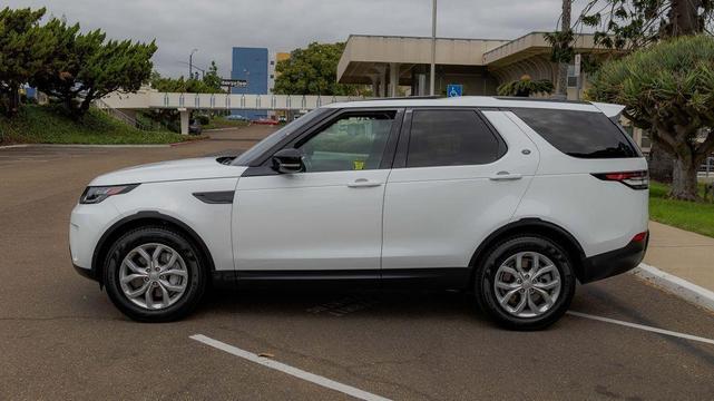 Photo of 2019 Fuji White Land Rover Discovery
