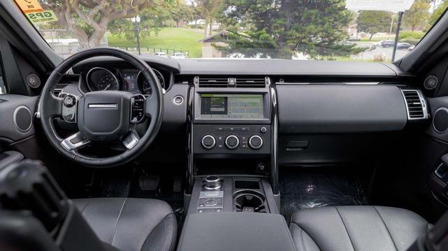 Photo of 2019 Fuji White Land Rover Discovery