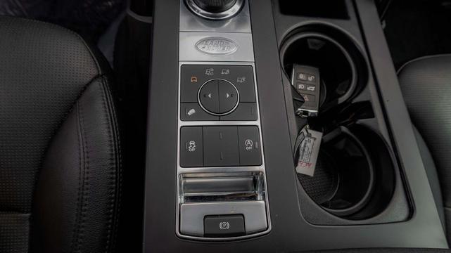 Photo of 2019 Fuji White Land Rover Discovery