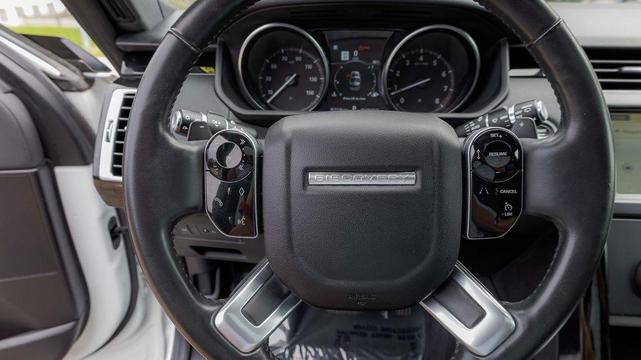 Photo of 2019 Fuji White Land Rover Discovery