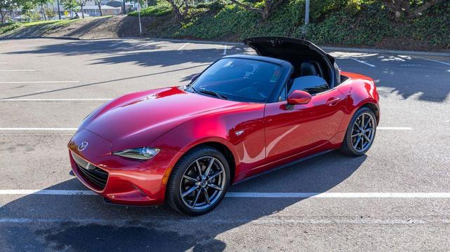 Photo of 2016 Soul Red Mazda MX-5 Miata