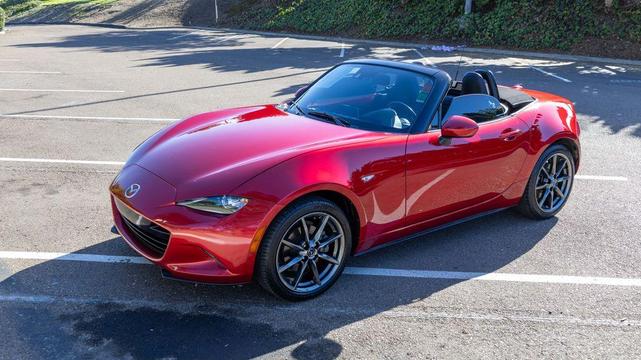 Photo of 2016 Soul Red Mazda MX-5 Miata