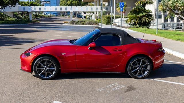 Photo of 2016 Soul Red Mazda MX-5 Miata