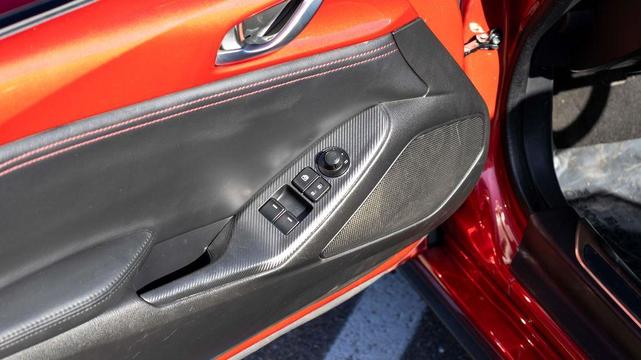 Photo of 2016 Soul Red Mazda MX-5 Miata