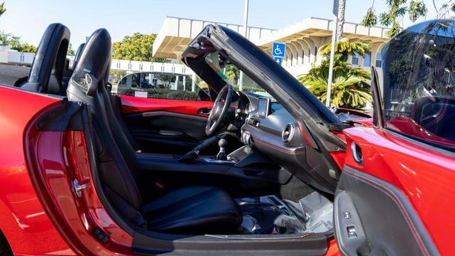 Photo of 2016 Soul Red Mazda MX-5 Miata