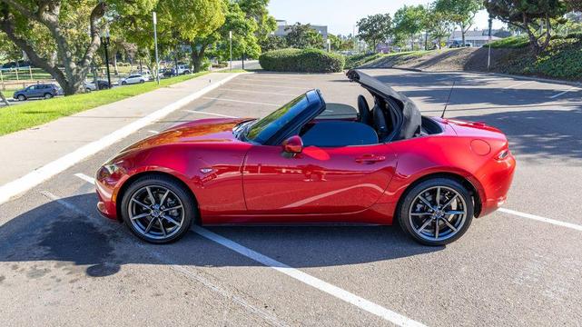 Photo of 2016 Soul Red Mazda MX-5 Miata