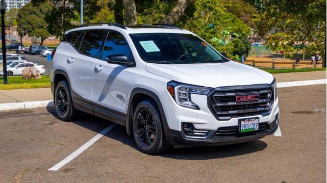 Photo of 2022 White Frost Tri-Coat GMC Terrain