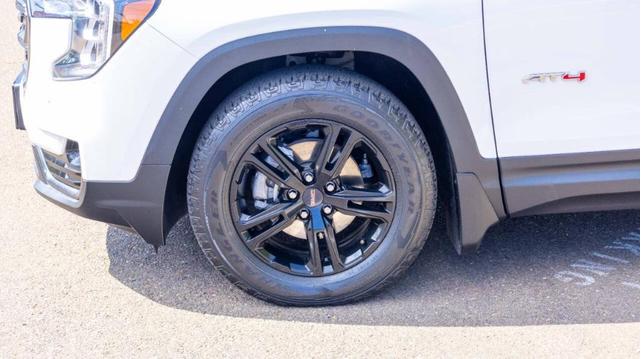 Photo of 2022 White Frost Tri-Coat GMC Terrain