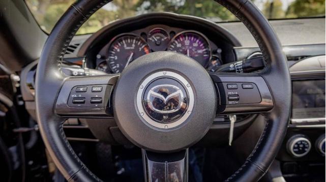 Photo of 2014 Brilliant Black Clearcoat Mazda MX-5 Miata