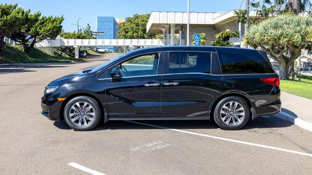 Photo of 2021 Crystal Black Pearl Honda Odyssey