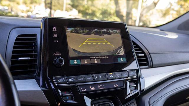 Photo of 2021 Crystal Black Pearl Honda Odyssey