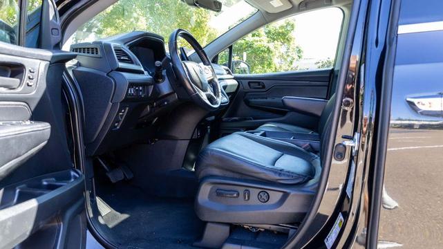Photo of 2021 Crystal Black Pearl Honda Odyssey