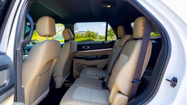 Photo of 2016 Oxford White Ford Explorer