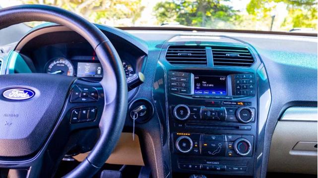 Photo of 2016 Oxford White Ford Explorer