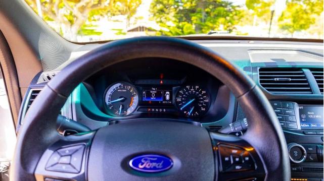 Photo of 2016 Oxford White Ford Explorer