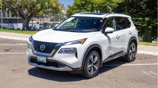 Photo of 2021 White Nissan Rogue