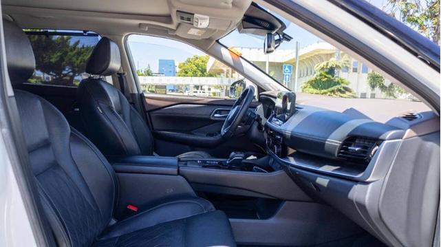 Photo of 2021 White Nissan Rogue