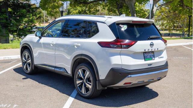 Photo of 2021 White Nissan Rogue