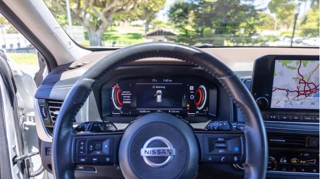 Photo of 2021 White Nissan Rogue