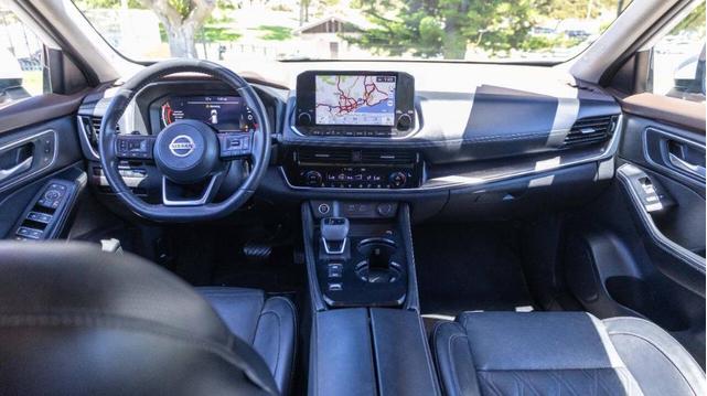 Photo of 2021 White Nissan Rogue