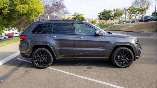 Photo of 2019 Charcoal Gray Jeep Grand Cherokee