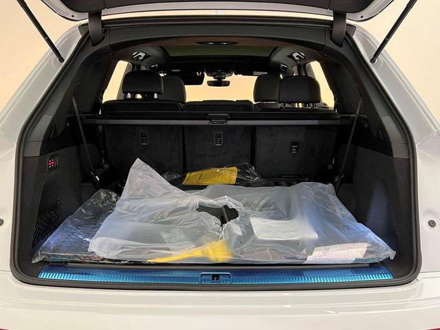Photo of 2026 Glacier White Metallic Audi Q7