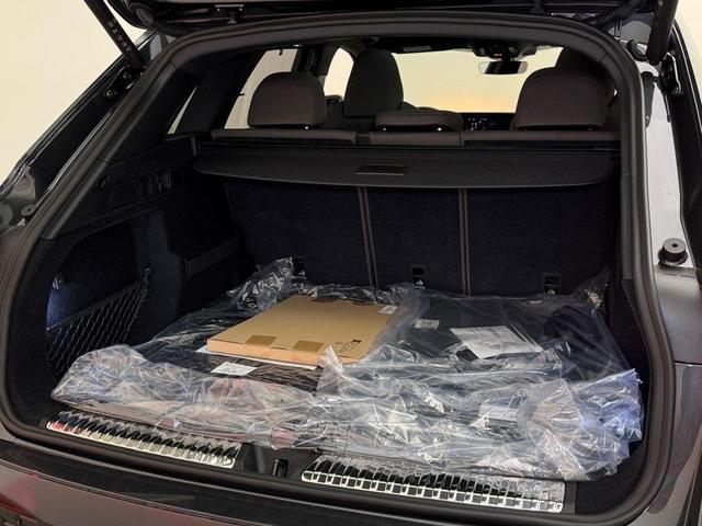 Photo of 2025 Tambora Gray Metallic Audi Q5