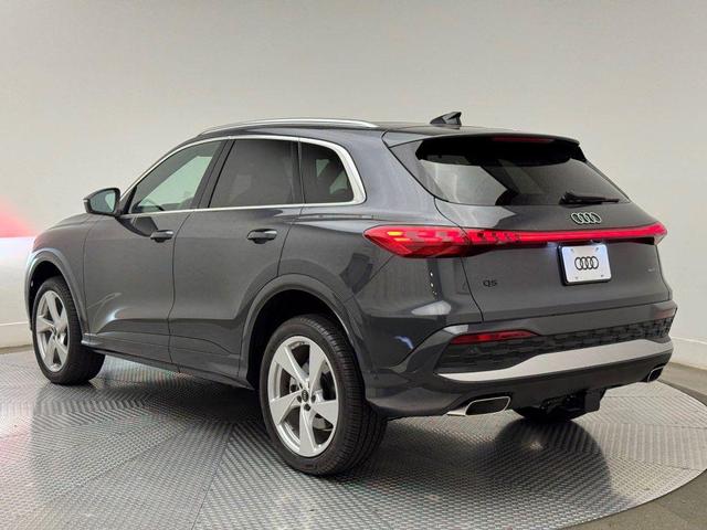 Photo of 2025 Tambora Gray Metallic Audi Q5