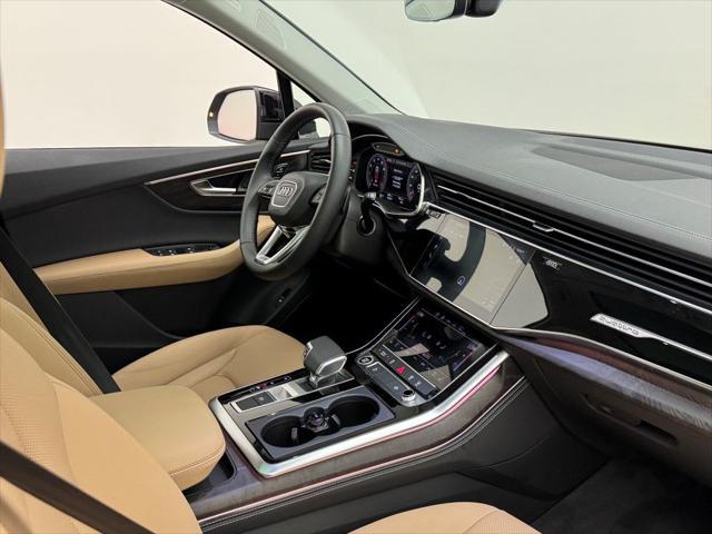 Photo of 2025 Mythos Black Metallic Audi Q7