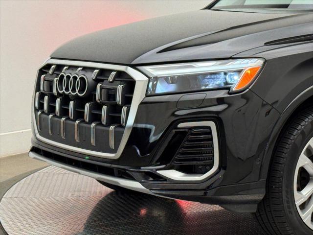 Photo of 2025 Mythos Black Metallic Audi Q7