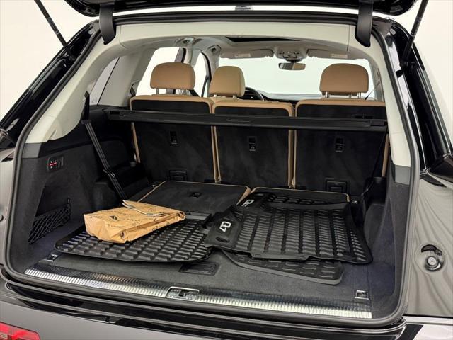 Photo of 2025 Mythos Black Metallic Audi Q7