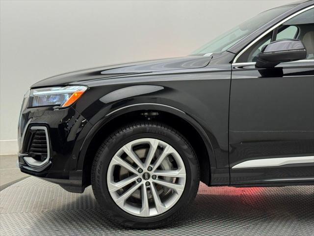 Photo of 2025 Mythos Black Metallic Audi Q7