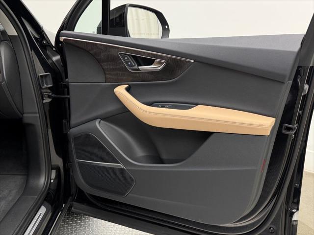 Photo of 2025 Mythos Black Metallic Audi Q7