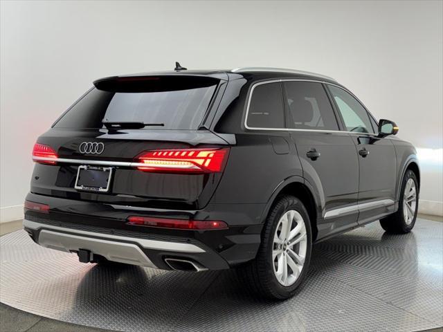 Photo of 2025 Mythos Black Metallic Audi Q7
