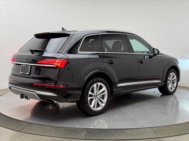 Photo of 2025 Mythos Black Metallic Audi Q7