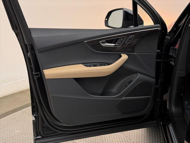 Photo of 2025 Mythos Black Metallic Audi Q7