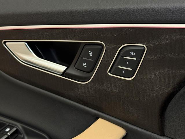 Photo of 2025 Mythos Black Metallic Audi Q7