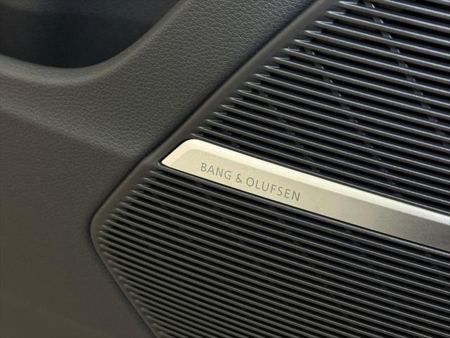 Photo of 2025 Mythos Black Metallic Audi Q7