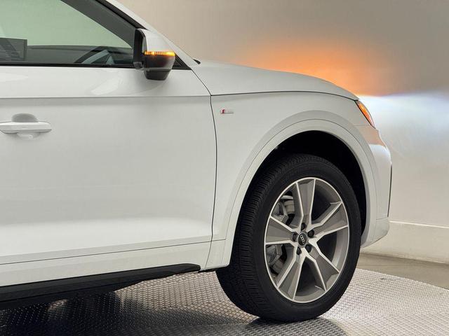 Photo of 2025 Glacier White Audi Q5